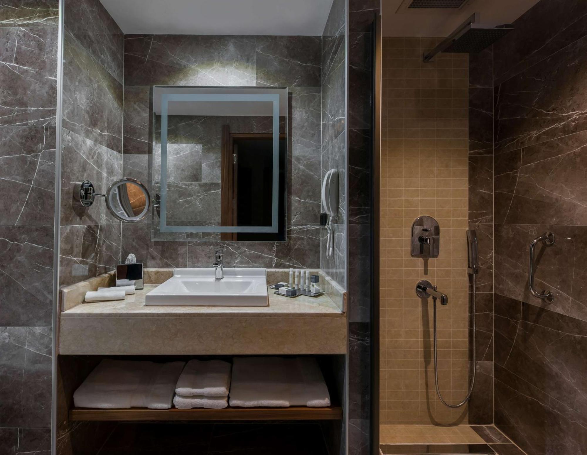 Doubletree By Hilton Elazig Hotel Eksteriør billede